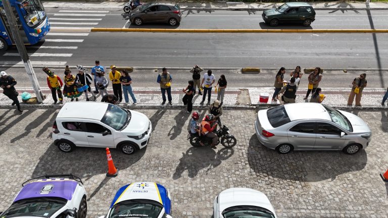 Em ação integrada, SMTT e órgãos parceiros levam orientações sobre cuidados no trânsito