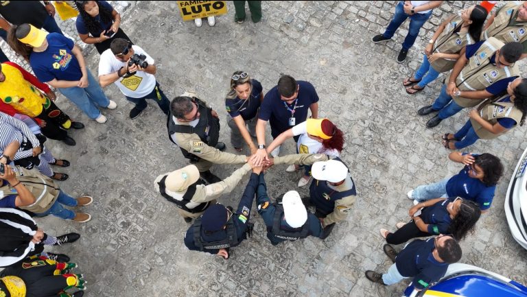 Em ação integrada, SMTT e órgãos parceiros levam orientações sobre cuidados no trânsito