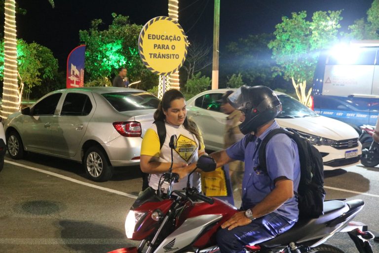 SMTT realiza ação educativa de conscientização em prol da segurança viária