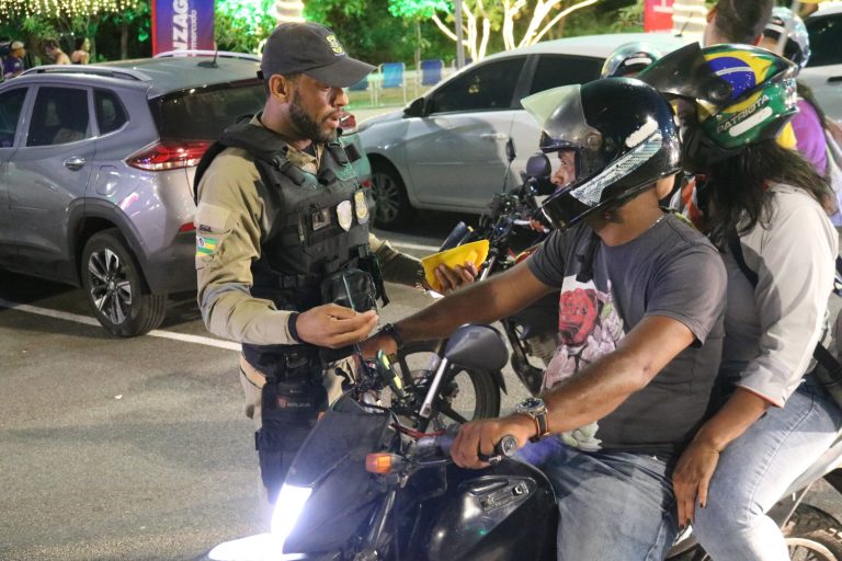 SMTT realiza ação educativa de conscientização em prol da segurança viária