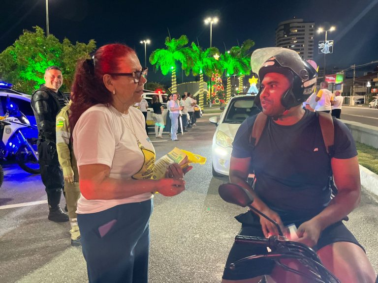 SMTT realiza ação educativa de conscientização em prol da segurança viária