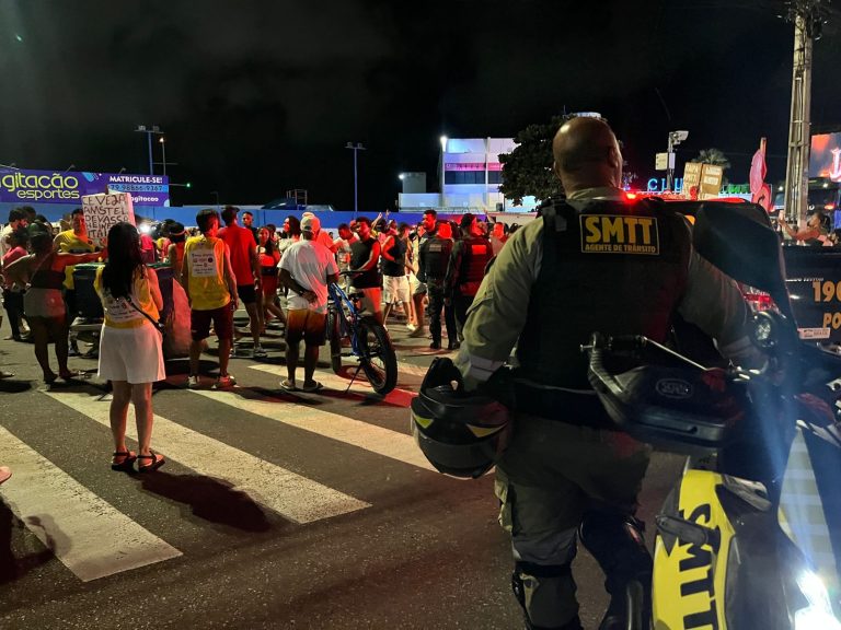 Atuação da SMTT garante tranquilidade e fluidez no trânsito durante bloco Por Amor ao Iate