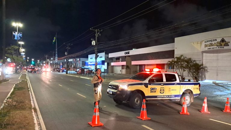Agentes da SMTT atuam em grave sinistro na avenida Tancredo Neves