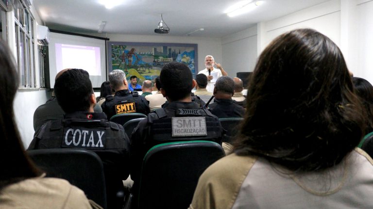 Prefeitura promove reunião de alinhamento e planejamento com agentes de trânsito