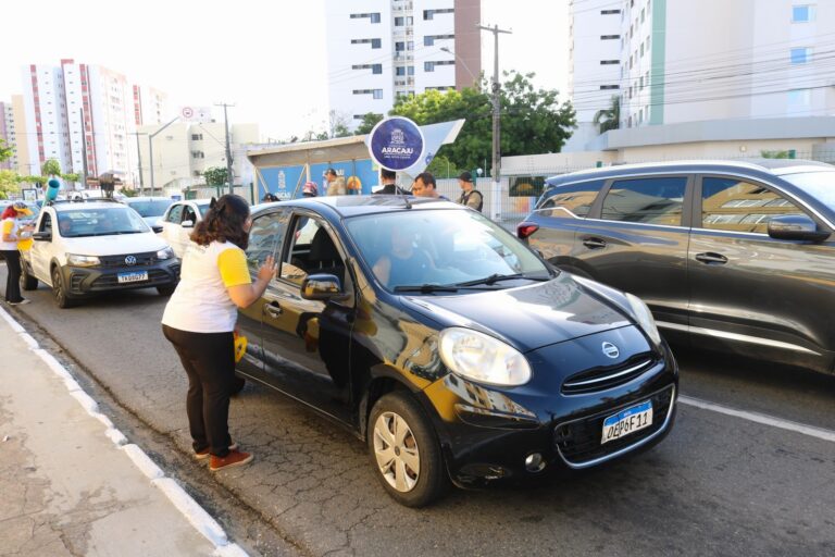 Ação educativa orienta condutores sobre fiscalização automatizada nos corredores exclusivos