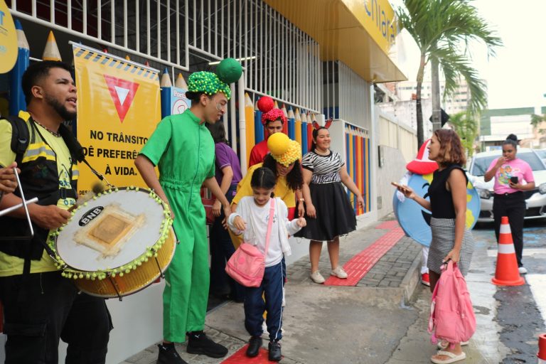 Prefeitura realiza ações de educação para o trânsito durante volta às aulas da rede particular