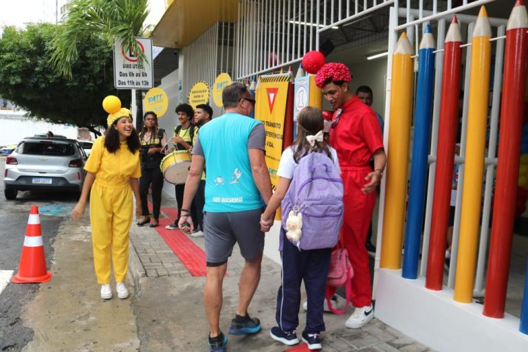 Prefeitura realiza ações de educação para o trânsito durante volta às aulas da rede particular