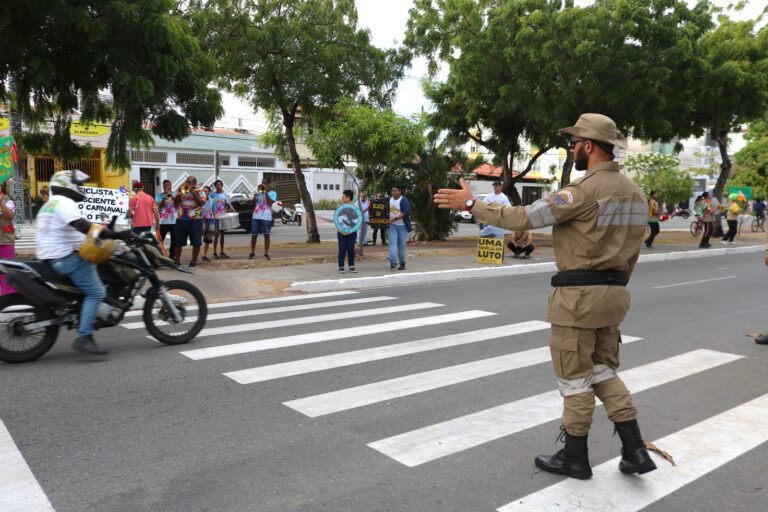 População aprova ação educativa da SMTT para conscientização no trânsito durante o Carnaval