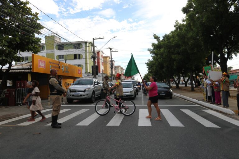 População aprova ação educativa da SMTT para conscientização no trânsito durante o Carnaval