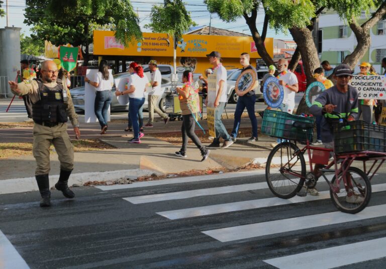 População aprova ação educativa da SMTT para conscientização no trânsito durante o Carnaval