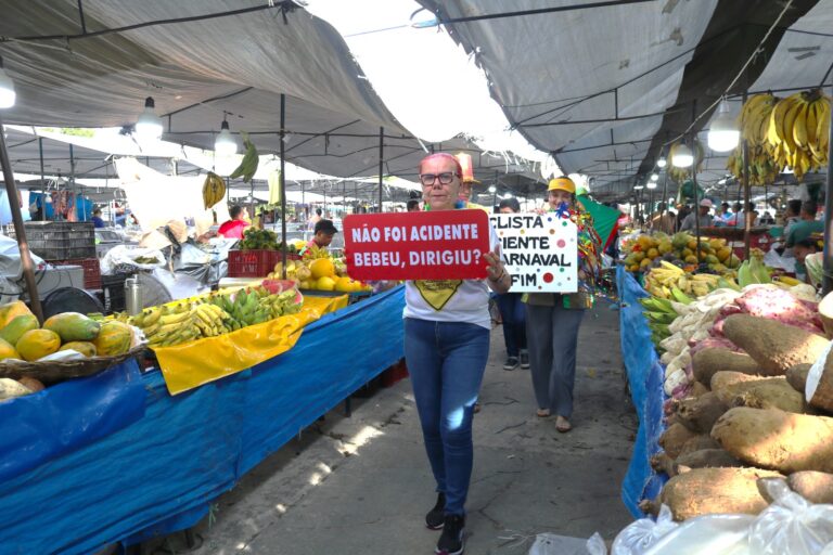 População aprova ação educativa da SMTT para conscientização no trânsito durante o Carnaval