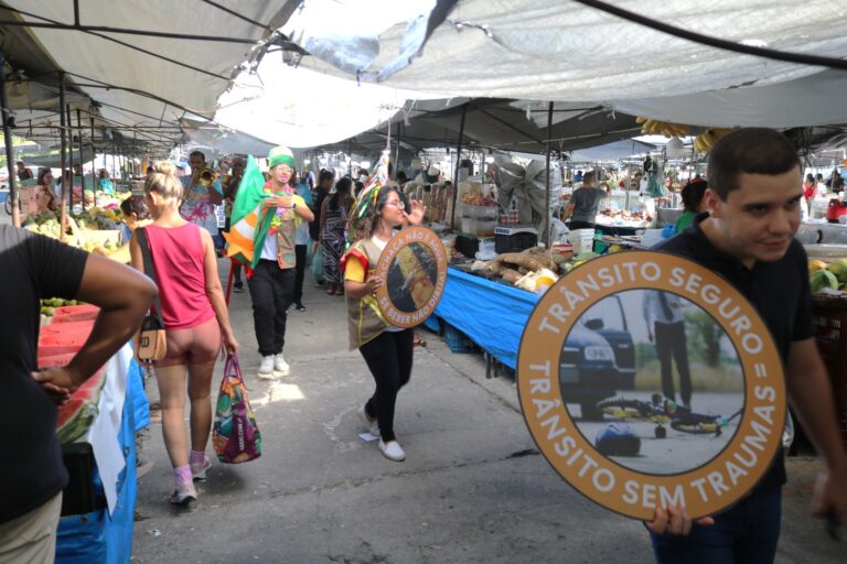 População aprova ação educativa da SMTT para conscientização no trânsito durante o Carnaval