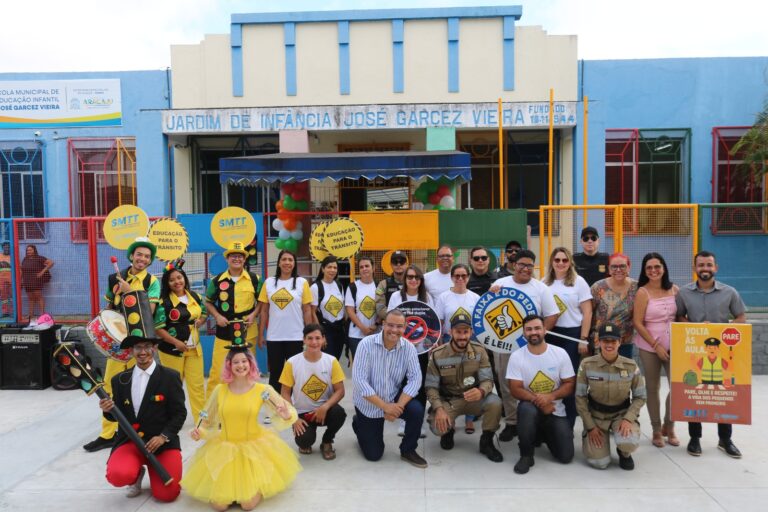 Volta às aulas: SMTT leva orientação a pais e alunos da rede municipal sobre educação para o trânsito